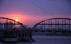 黄河第一桥的落日图片