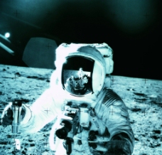 月球表面宇航员图片