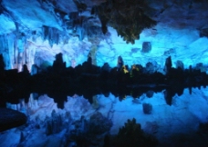 美丽的蓝色芦笛岩图片