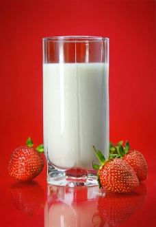 草莓和牛奶图片